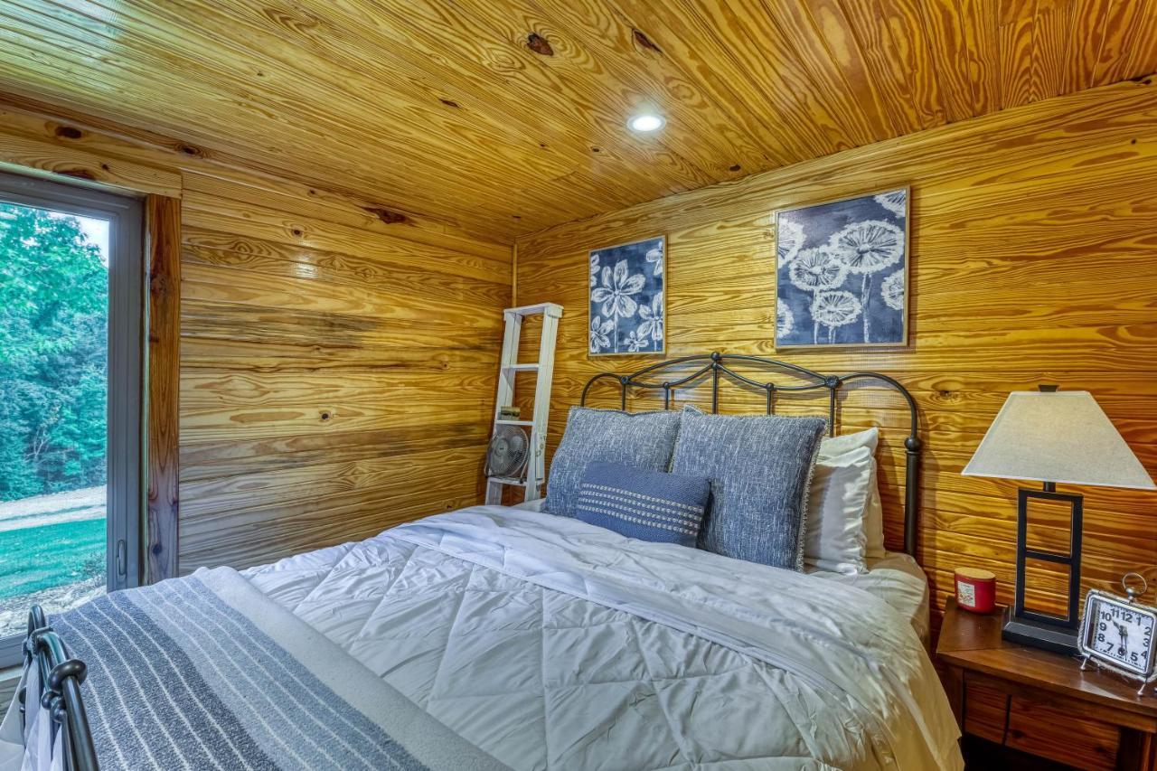 The Gemini-A Dreamy, Waterfront Tiny Cabin Rogersville Esterno foto