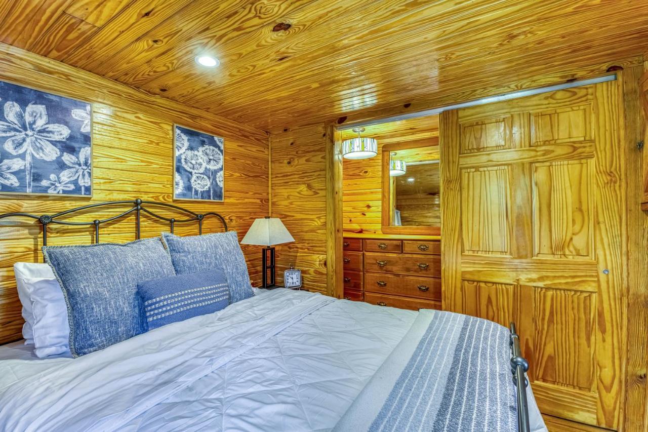 The Gemini-A Dreamy, Waterfront Tiny Cabin Rogersville Esterno foto