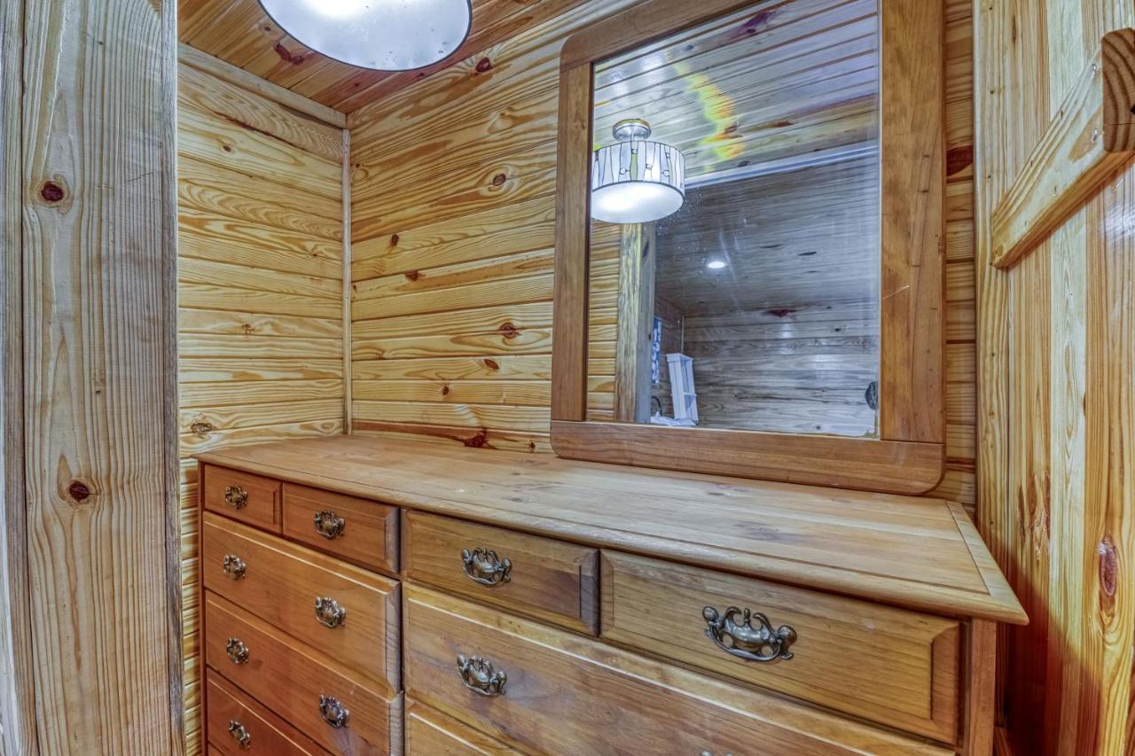 The Gemini-A Dreamy, Waterfront Tiny Cabin Rogersville Esterno foto