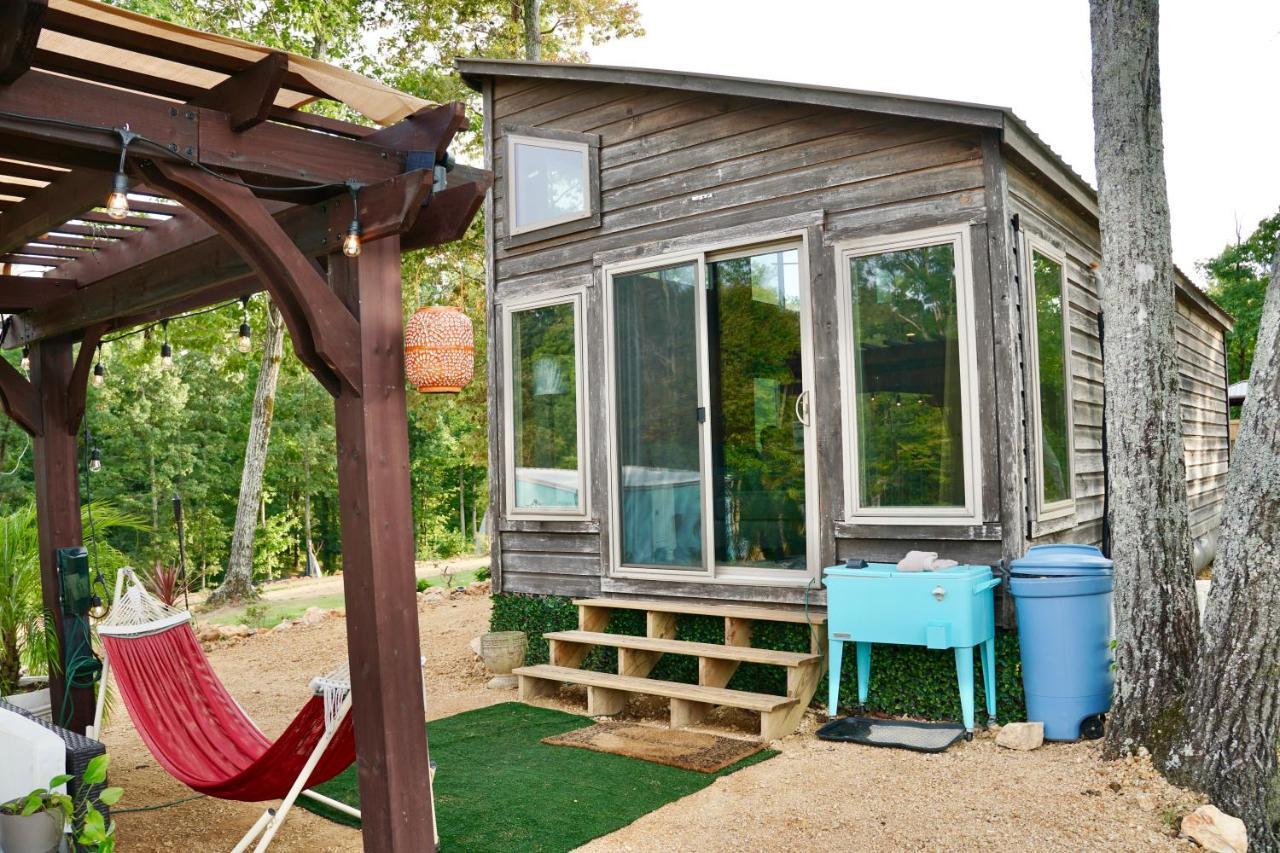 The Gemini-A Dreamy, Waterfront Tiny Cabin Rogersville Esterno foto