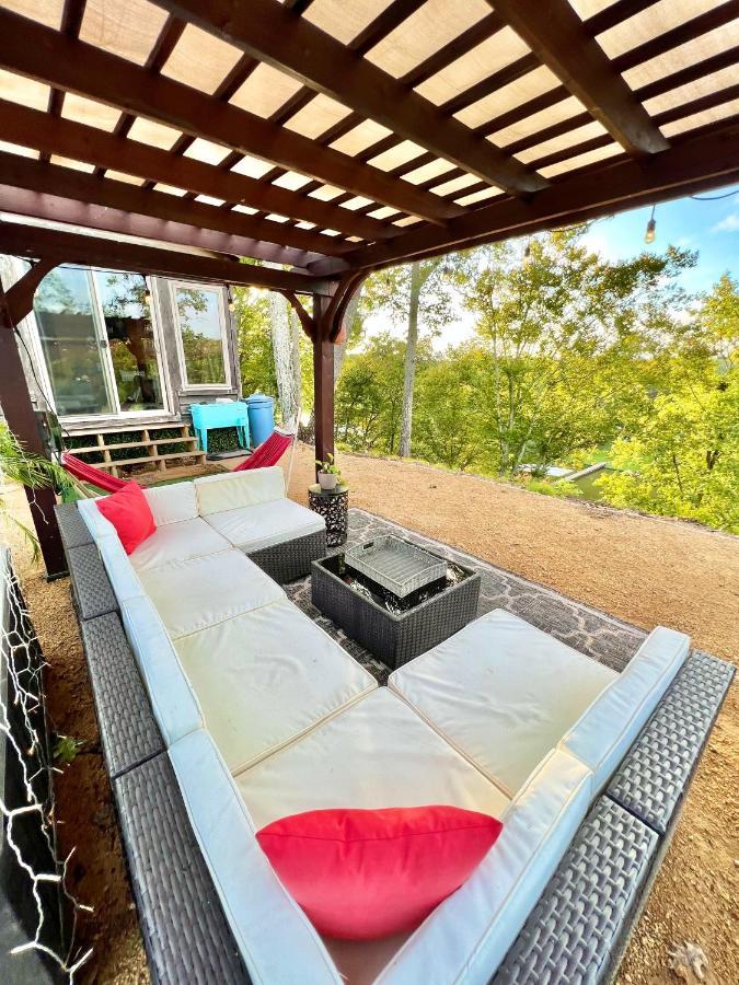 The Gemini-A Dreamy, Waterfront Tiny Cabin Rogersville Esterno foto